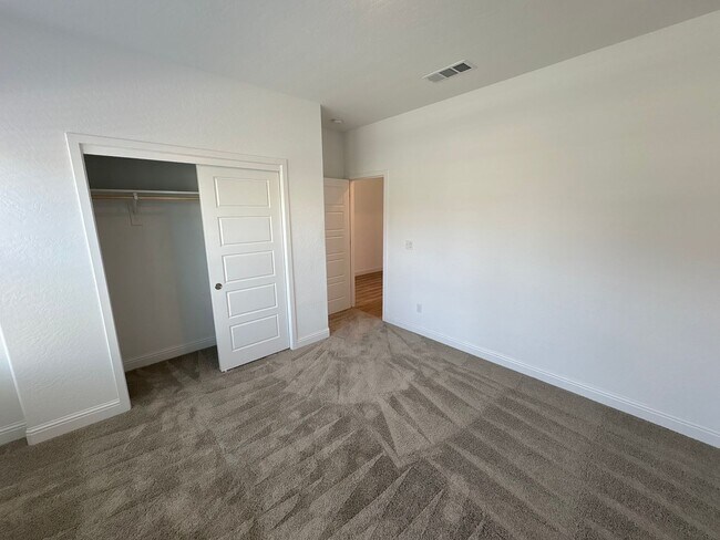 Building Photo - Lennar Home with Solar Available now for m...