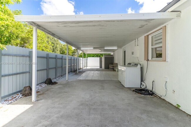 Building Photo - 9999 NW 25th Terrace