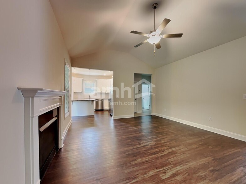 Building Photo - 104 White Ash Ln