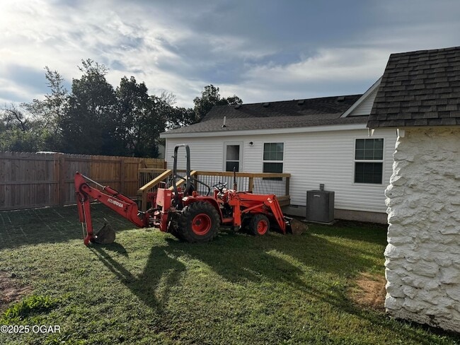 Building Photo - 3905 E 13th St