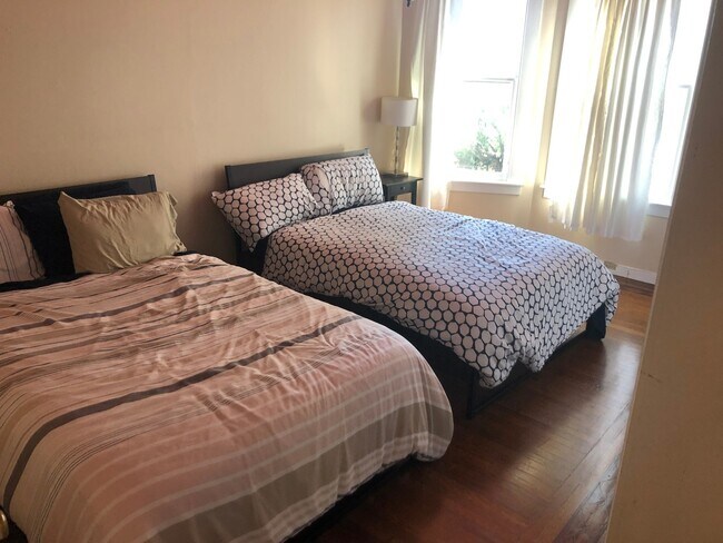 Building Photo - OPEN HOUSE WEDS 4/29 Spacious Cow Hollow 3 bedroom Condo w/remodeled kitchen, hardwood floors and...