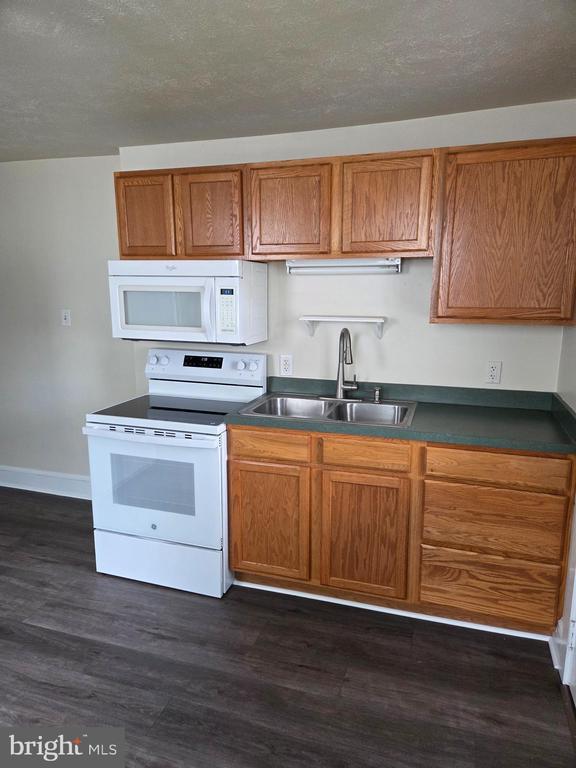 Building Photo - 729 E Washington St