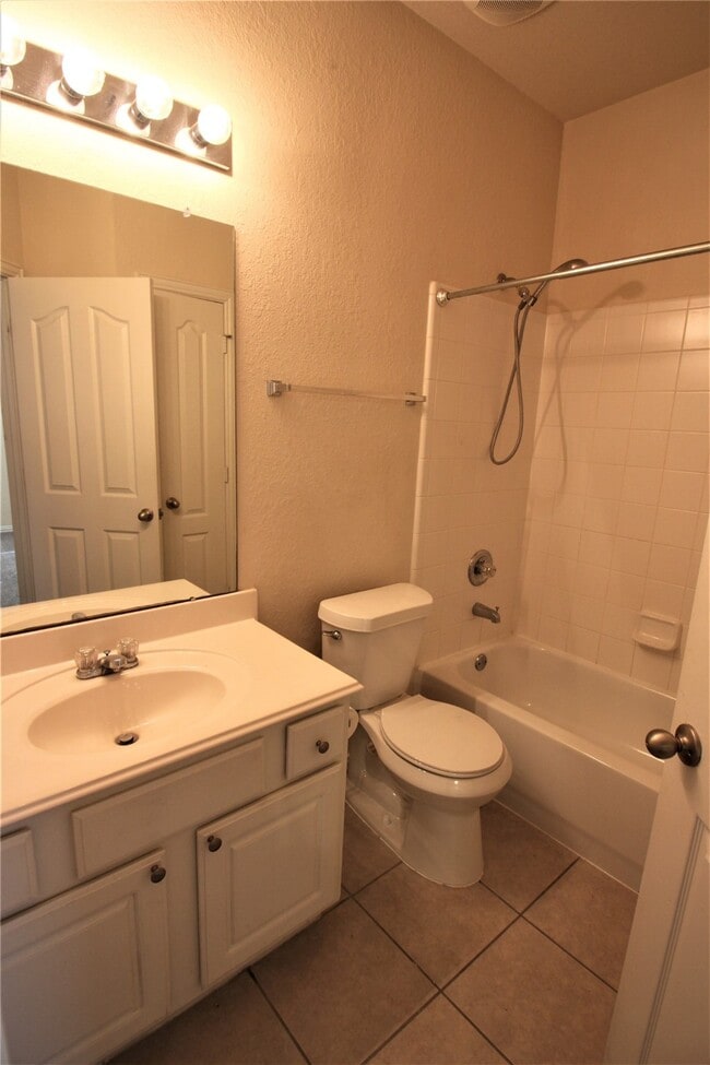 Building Photo - 4612 Meridian Park Dr