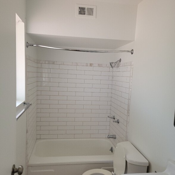 Building Photo - 10613 W El Rancho Dr