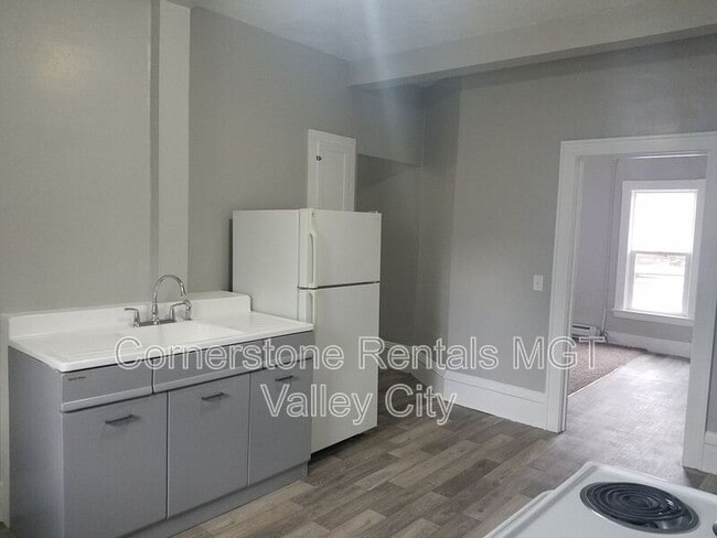 Building Photo - 205 3rd Ave SE