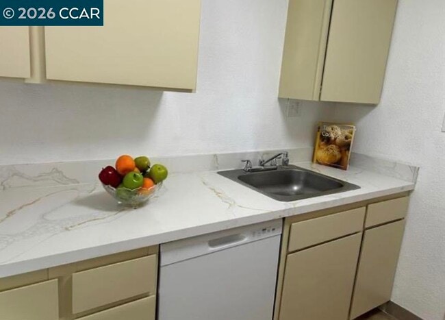 Building Photo - 1924 Almond Ave