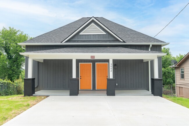 Building Photo - 2642 Summit Ave