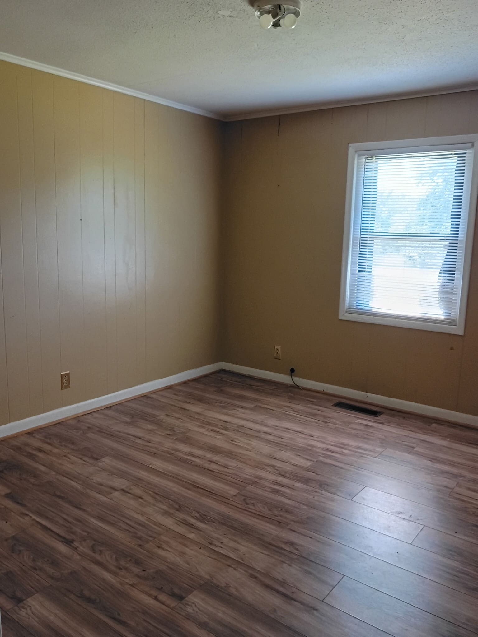 Building Photo - 402 Mimosa Cir