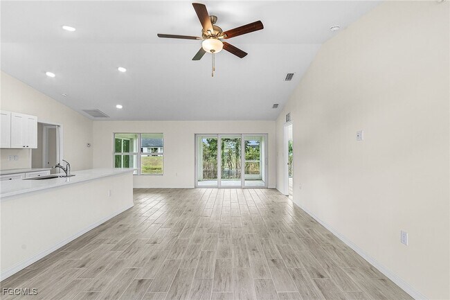 Building Photo - 3916 NE 9th Pl