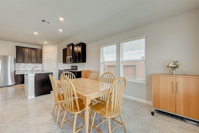 Building Photo - 3206 Dry Creek Dr