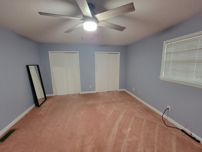 Building Photo - 3 Bedroom 2 Bathroom House