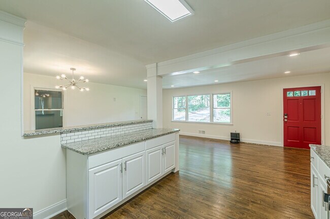 Building Photo - 427 Peyton Rd SW