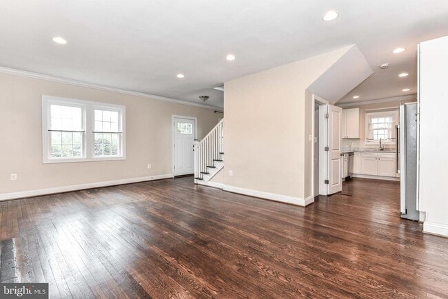 Building Photo - 6014 Fort Hunt Rd