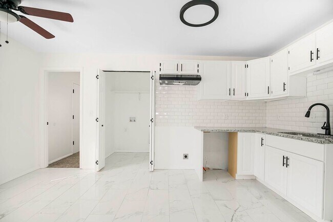 Building Photo - 5206 Skiles Ave