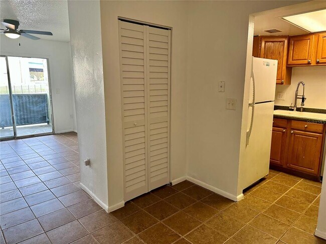 Building Photo - 946 N Lake Destiny Rd