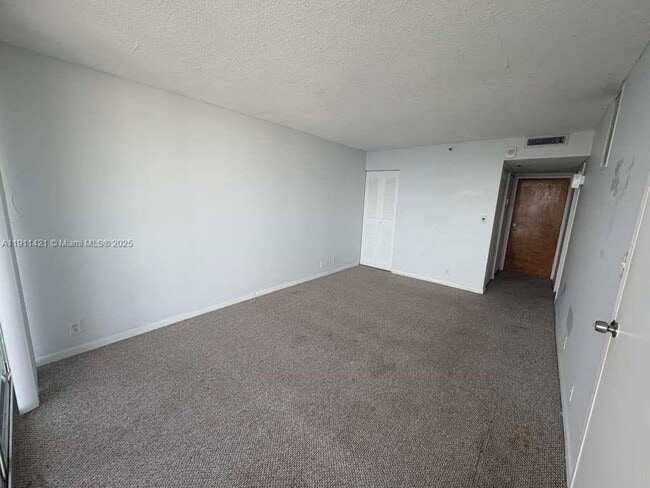 Building Photo - 7601 E Treasure Dr