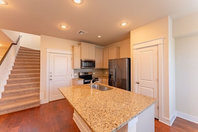 Building Photo - Beautiful 3 bedroom home in Gated community!