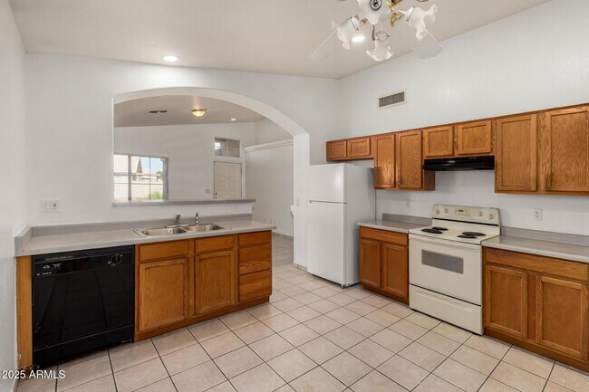 Building Photo - 8759 W Coronado Rd