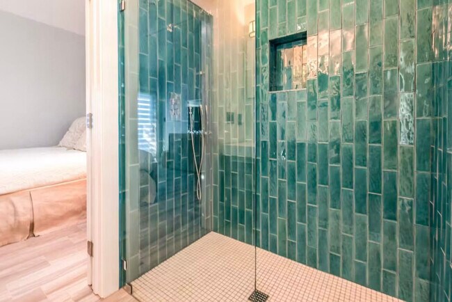 Building Photo - 629 Elizabeth St