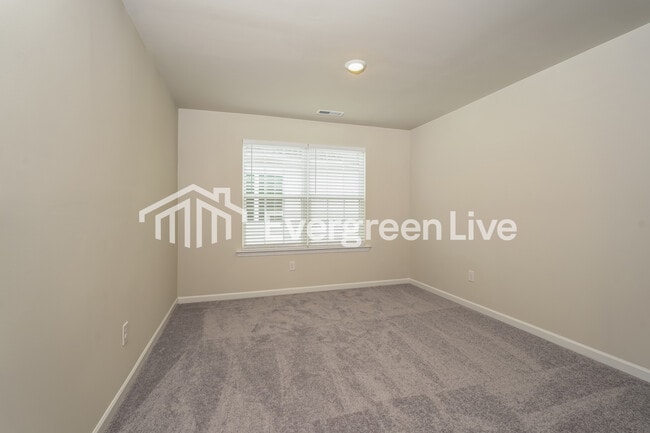 Building Photo - 5561 Hydrangea St