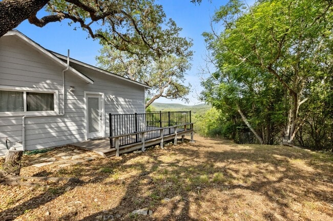 Building Photo - Charming Hilltop Cottage in Grey Forest