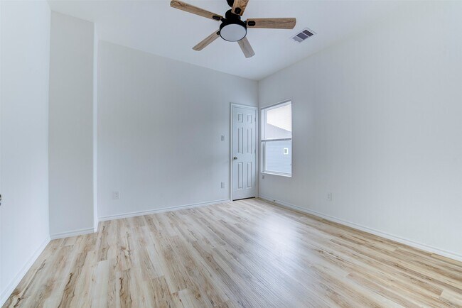 Building Photo - 8202 Homewood Ln