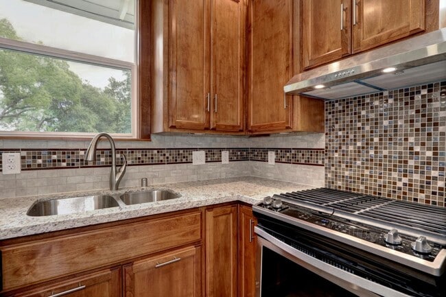 Building Photo - 1 Bed / 1 Bath | Arden-Arcade Anchored Tiny Home Available Now