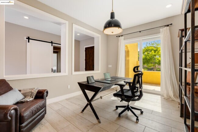 Building Photo - 2258 Reserve Dr