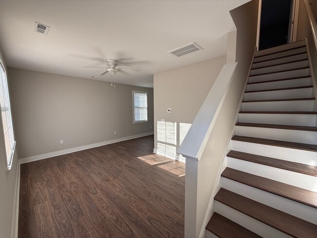 Building Photo - 137 Diver Dr