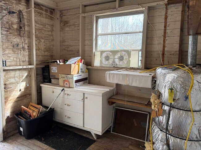 Building Photo - 3 BED, 1 BATH FARM HOUSE LOCATED IN STAR!