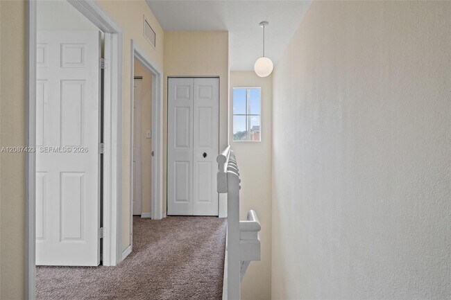 Building Photo - 645 E Mowry Ct