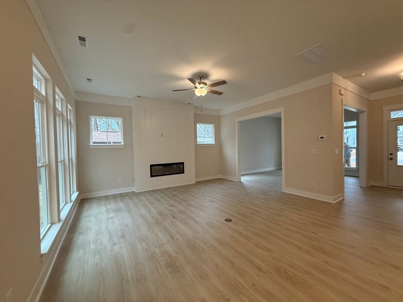 Building Photo - 2049 Burson Dr