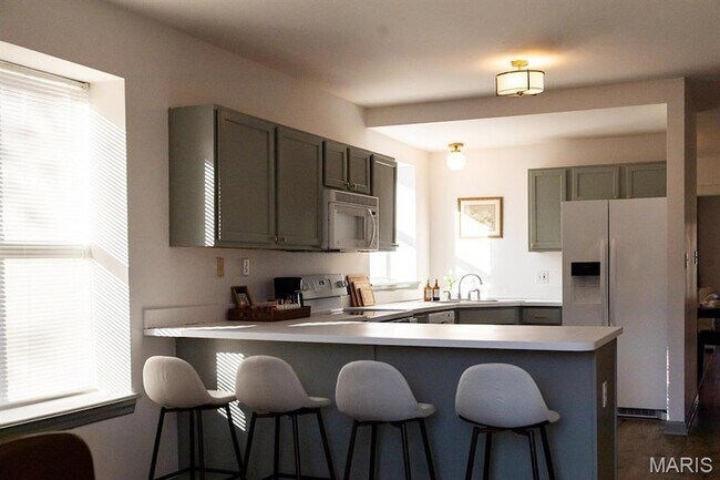 Building Photo - 4976 Lindenwood Pl