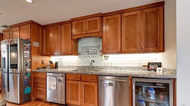 Building Photo - 410 N Oliver Ave