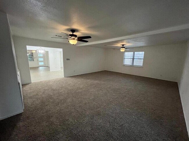 Building Photo - 1710 Western Park Dr