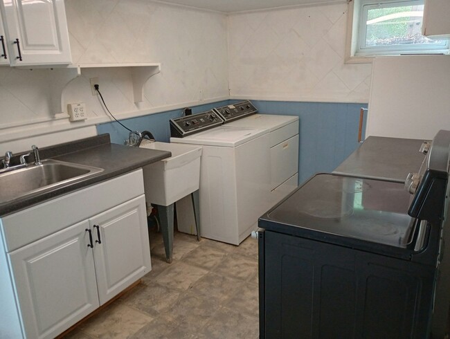 Building Photo - 1504 Regester Ave