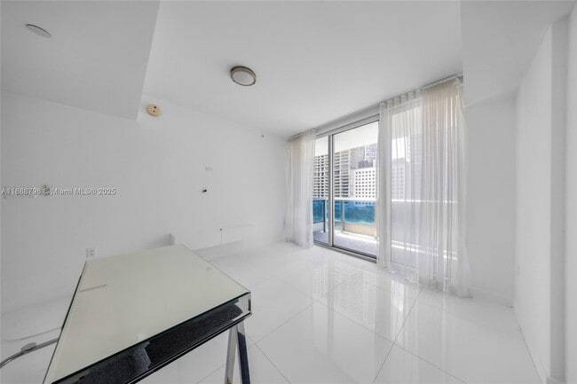 Building Photo - 200 Biscayne Blvd Way