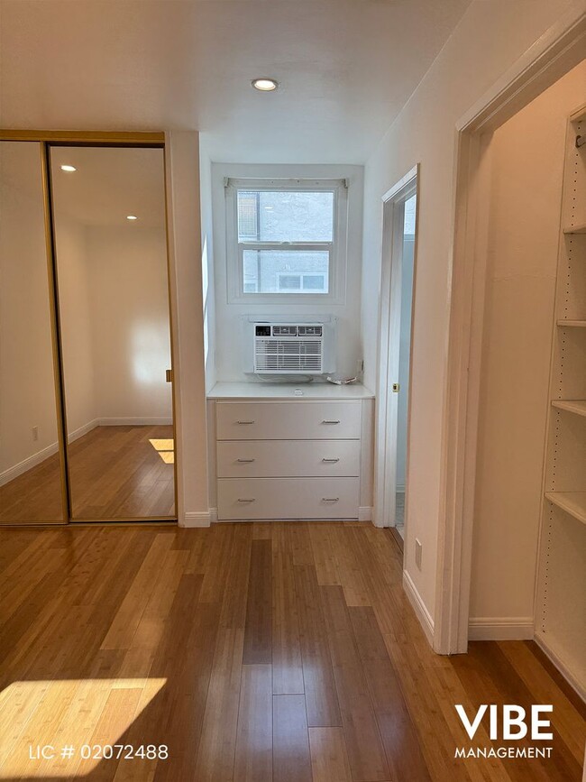 Building Photo - Just the sweetest 1 bedroom in West Park-B...