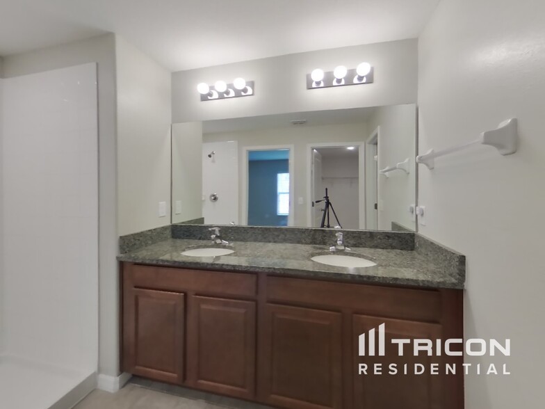 Building Photo - 10242 Strawberry Tetra Dr