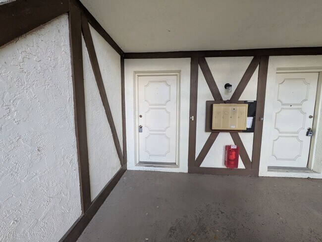 Building Photo - 3/2 Condo In +55 Community Leesburg