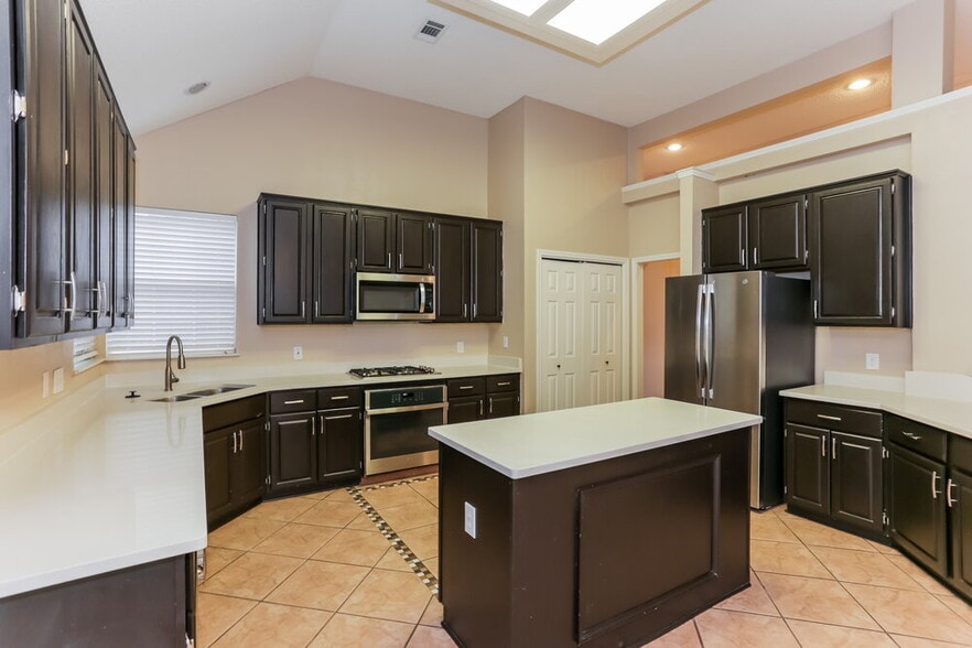 Building Photo - 1510 Lost Creek Dr