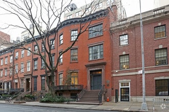 Building Photo - 17 W House Apartments