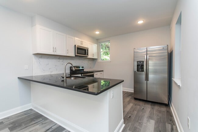 Building Photo - Recently renovated home in South West Phil...