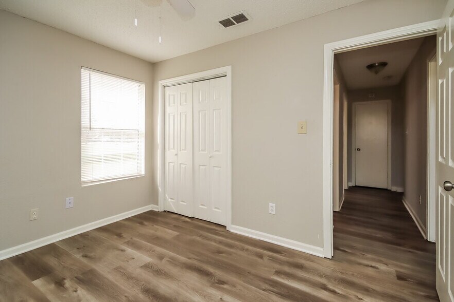 Building Photo - 6619 Wayne Johnson Ave