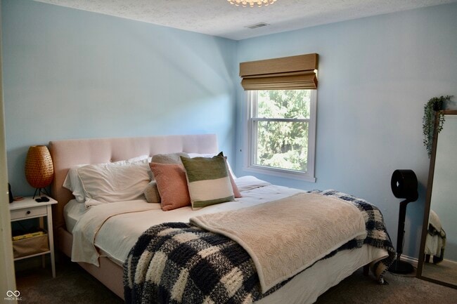 Building Photo - 6862 Riverside Way