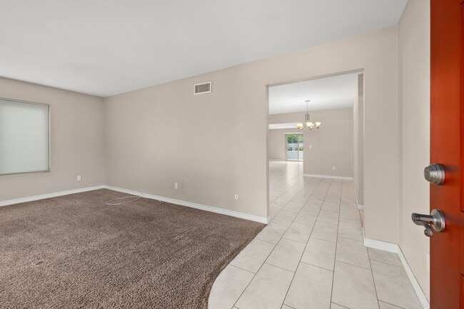 Building Photo - Single Family House One Level