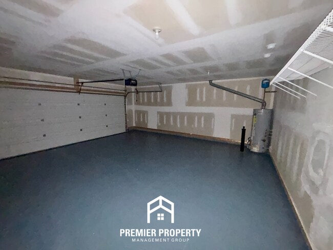 Building Photo - Beautiful 3BR/2.5BA Bessemer Home with Granite Kitchen, Fireplace & Covered Patio