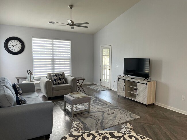 Building Photo - 3 Bedroom 2 Bath Condo in Sandpiper Bay/Sunset Village