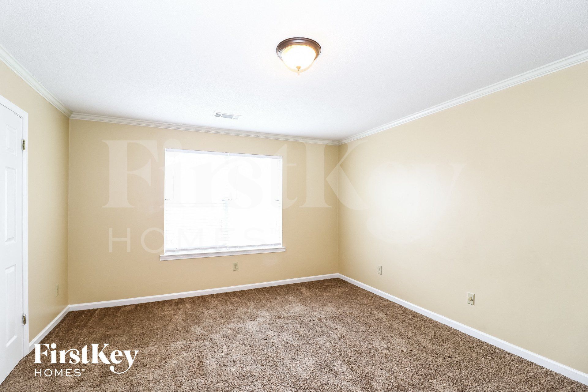Building Photo - 700 Walnut Woods Cove S