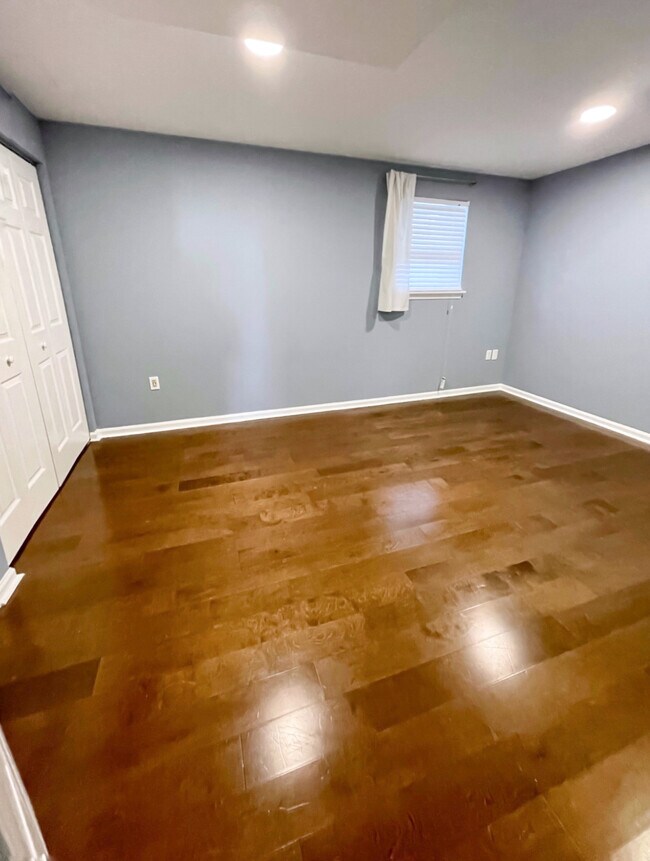 3rd Bedroom/Office/Rec Room - 156 Versailles Ct